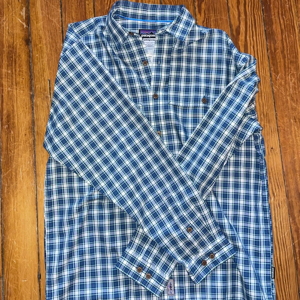 NEW WITH TAGS - Men’s Medium Patagonia Long Sleeve “Island Hopper Shirt”